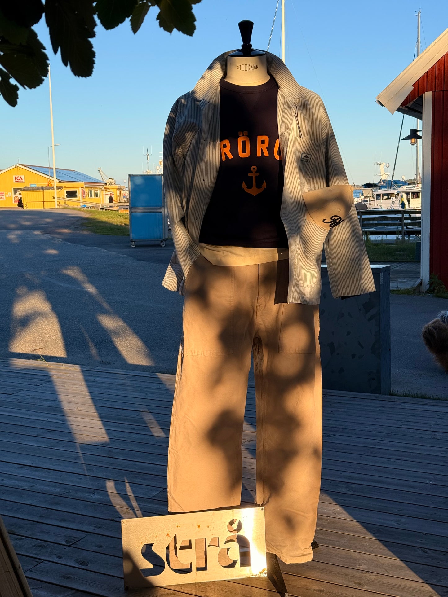 Rörö collegetröja