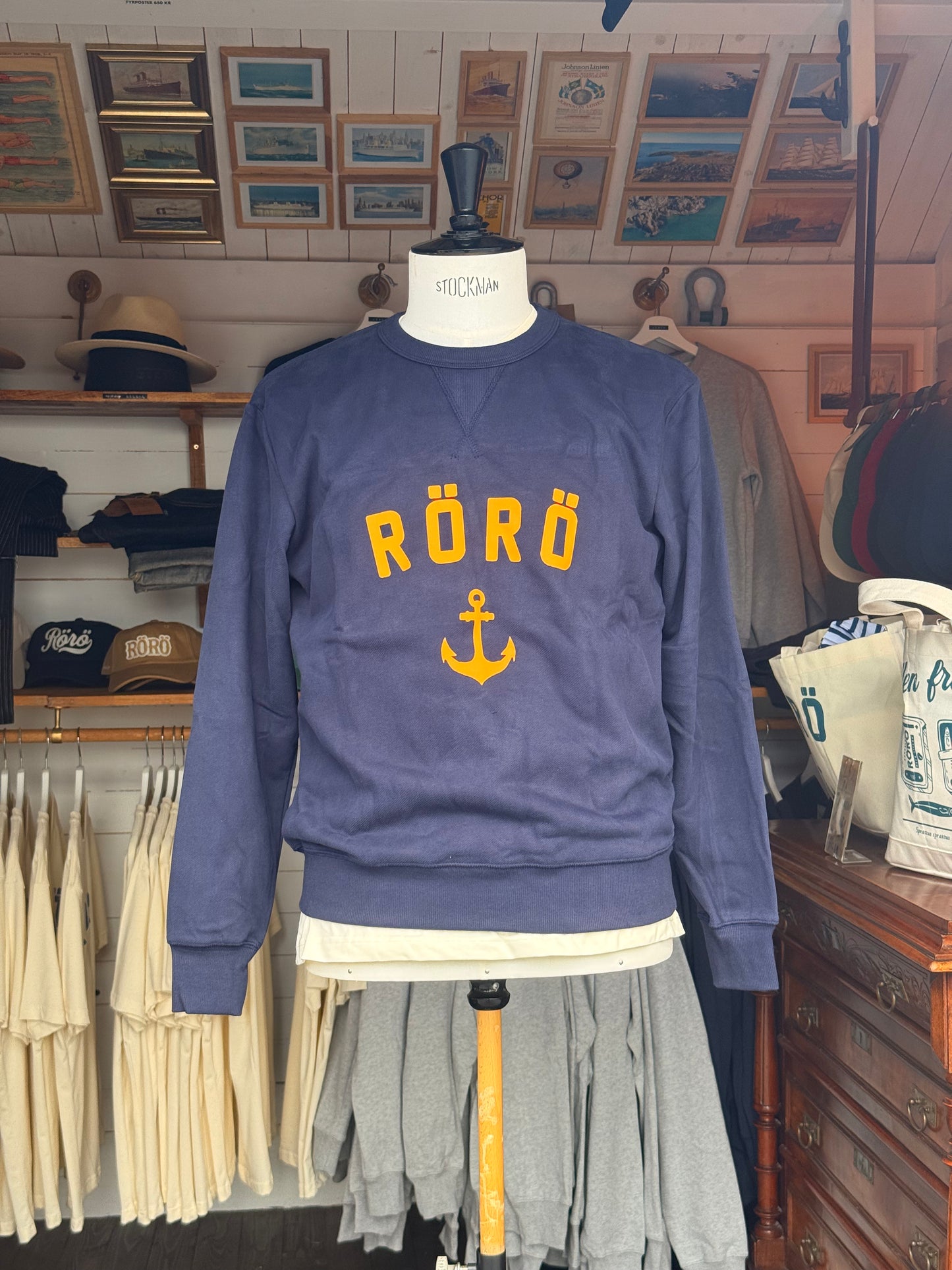 Rörö collegetröja