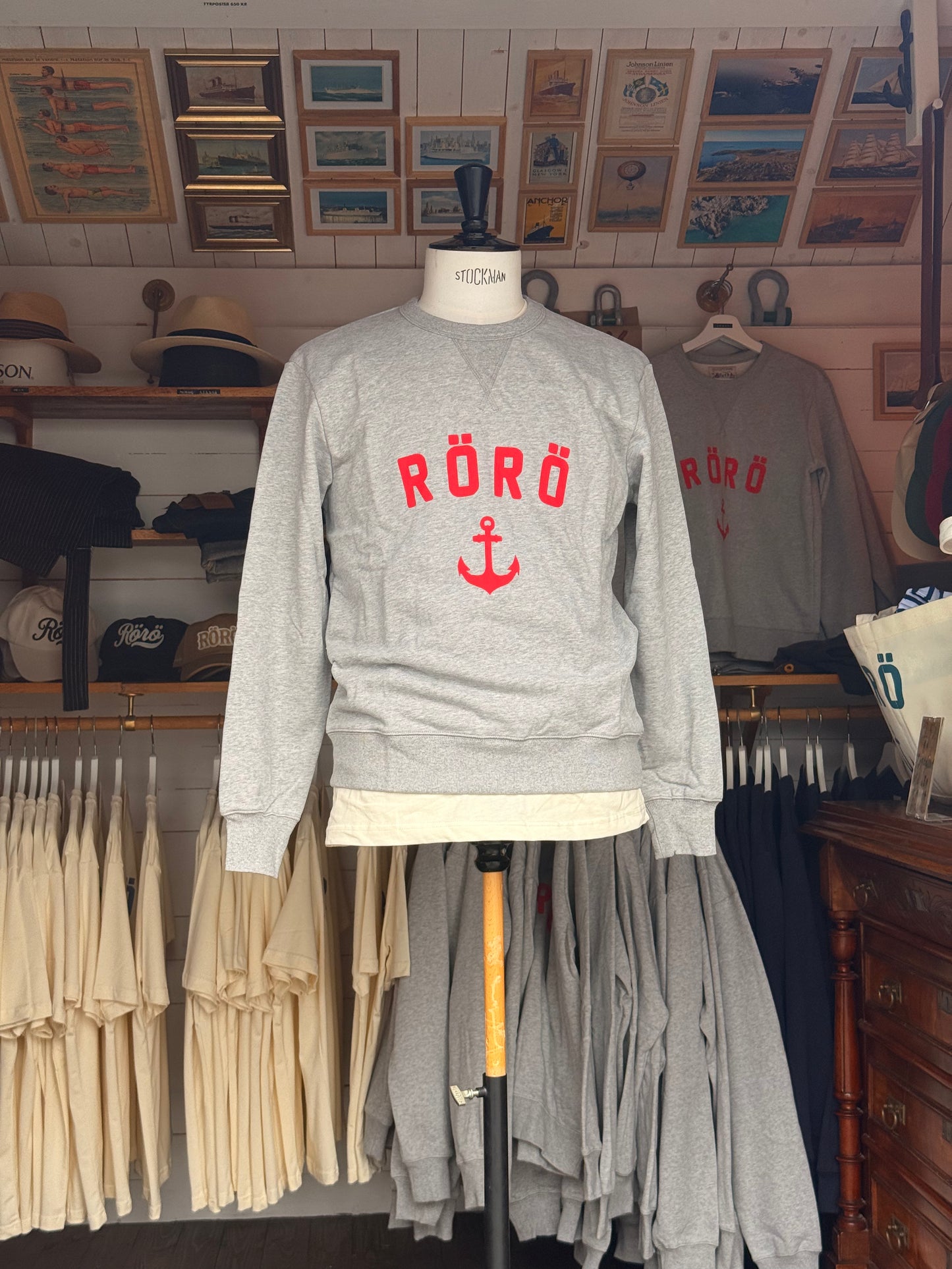 Rörö collegetröja